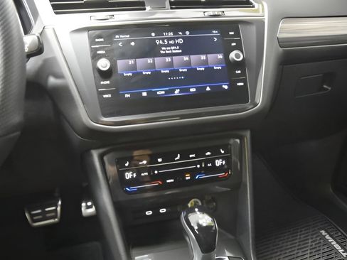 Used 2022 Volkswagen Tiguan SEL R-Line AWD/4WD image 23