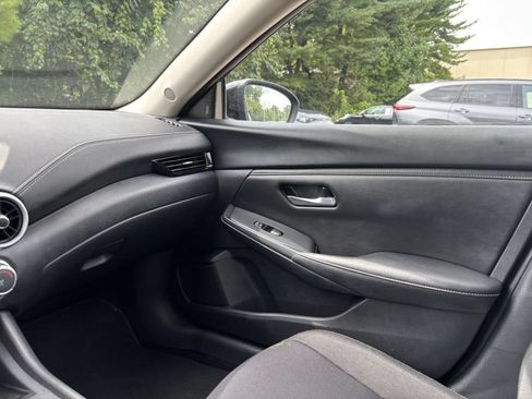 Used 2025 Nissan Sentra SV FWD image 31