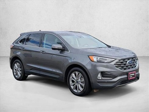 Used 2022 Ford Edge Titanium image 3
