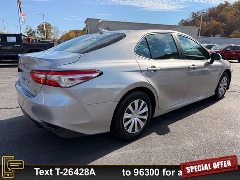 Used 2020 Toyota Camry LE image 4