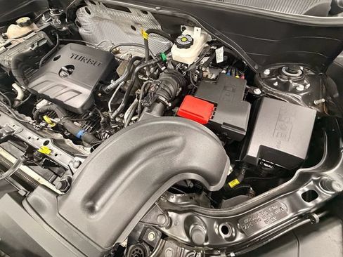 Used 2023 Buick Encore GX Essence w/ Experience Buick Package FWD image 11