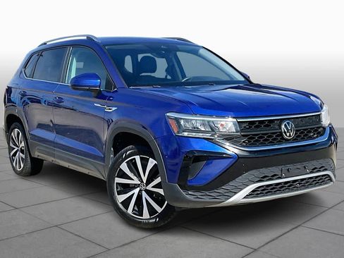 Used 2024 Volkswagen Taos SE image 3