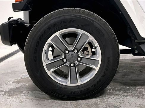 Used 2022 Jeep Wrangler Unlimited Sahara w/ Cold Weather Group image 11