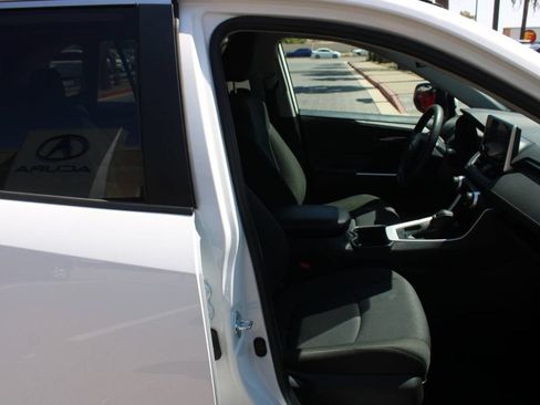Used 2025 Toyota RAV4 XLE FWD image 15