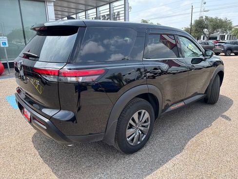 Certified 2026 Nissan Pathfinder S FWD image 6