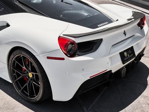 Used 2018 Ferrari 488 GTB RWD image 10