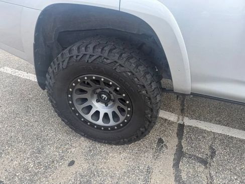 Used 2019 Toyota 4Runner TRD Off-Road AWD/4WD image 4