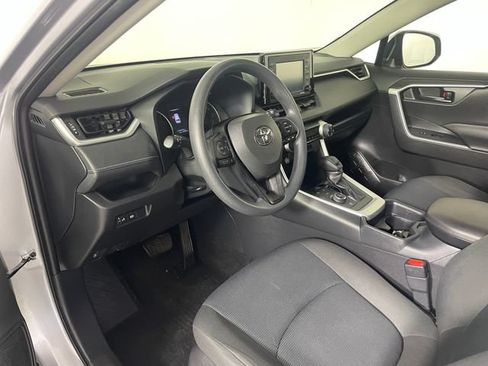 Used 2020 Toyota RAV4 LE AWD/4WD image 3