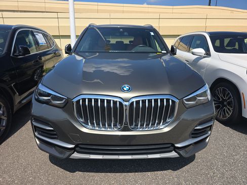 Used 2023 BMW X5 xDrive45e w/ Climate Comfort Package AWD/4WD image 4