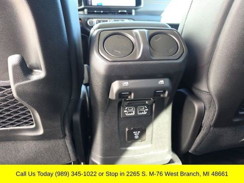 Used 2025 Jeep Wrangler Unlimited Sahara AWD/4WD image 19