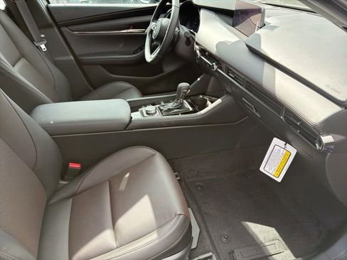 New 2026 MAZDA MAZDA3 Hatchback w/Premium Plus Pkg image 31