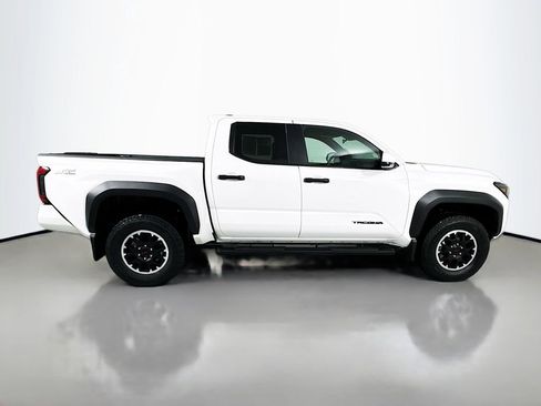 Used 2025 Toyota Tacoma TRD Off-Road AWD/4WD image 4