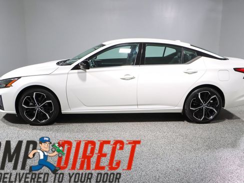 Used 2024 Nissan Altima 2.5 SR FWD image 10