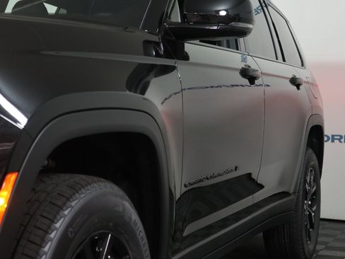 New 2025 Jeep Grand Cherokee L Altitude image 12