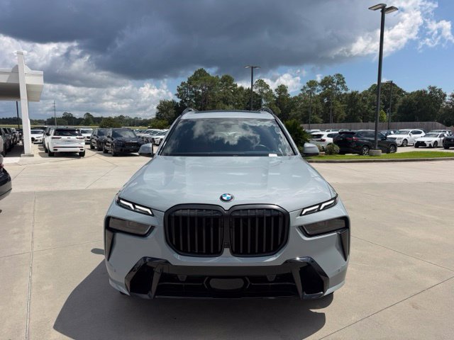 Used 2026 BMW X7 xDrive40i w/ M Sport Package AWD/4WD image 3