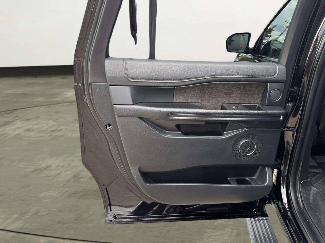 Used 2021 Ford Expedition Max Limited RWD image 11