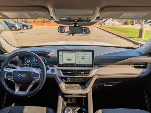 Certified 2025 Ford Explorer Active image 24