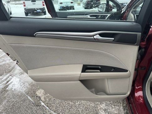 Used 2017 Ford Fusion SE image 21