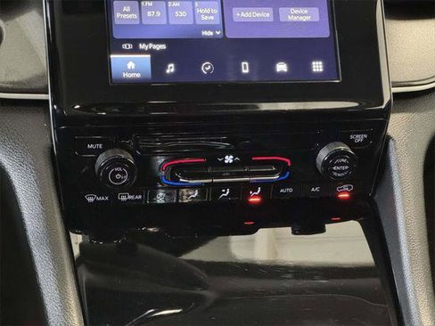 Certified 2023 Jeep Grand Cherokee Laredo image 22