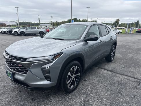 Certified 2025 Chevrolet Trax RS w/ Driver Confidence Package FWD image 3