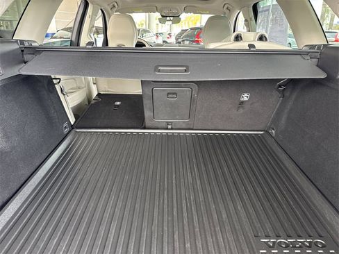 Certified 2023 Volvo XC60 B5 Plus w/ Climate Package image 14