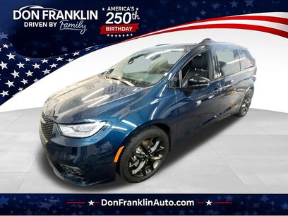 Used 2025 Chrysler Pacifica Limited