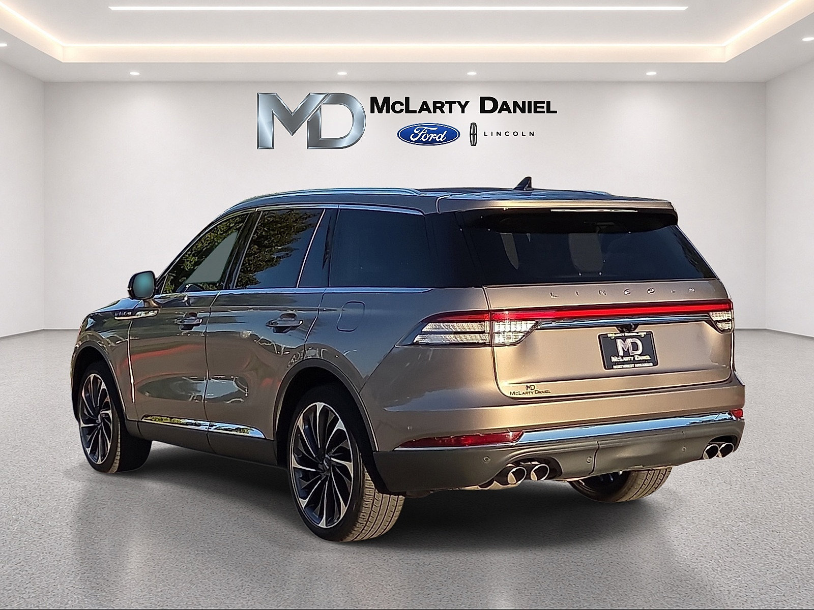 Used 2021 Lincoln Aviator Reserve w/ Equipment Group 202A AWD/4WD image 4