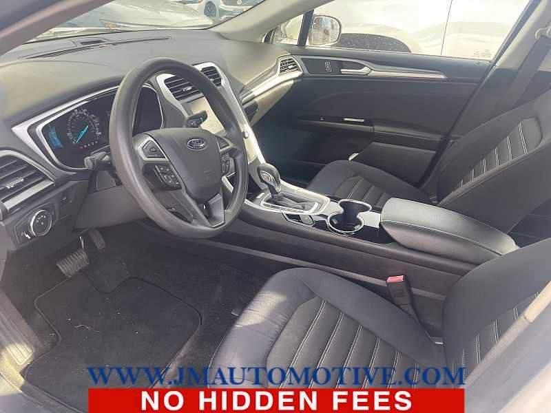 Used 2015 Ford Fusion SE FWD image 2