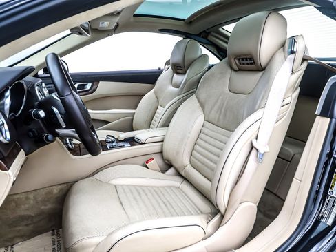Used 2020 Mercedes-Benz SL 550 image 17