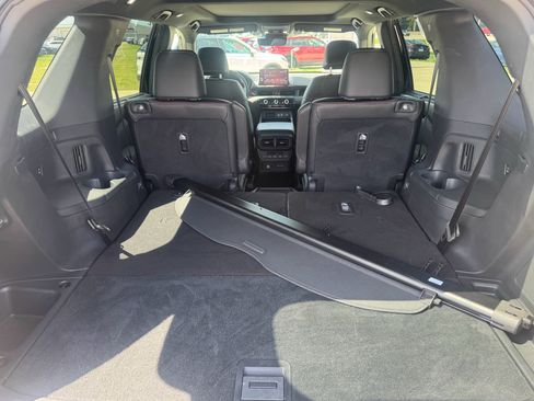Used 2025 Honda Pilot TrailSport image 27