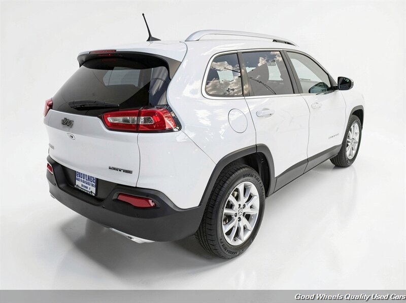 Used 2018 Jeep Cherokee Limited AWD/4WD image 5