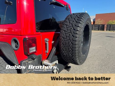 Used 2017 Jeep Wrangler Unlimited Rubicon w/ Connectivity Group AWD/4WD image 19