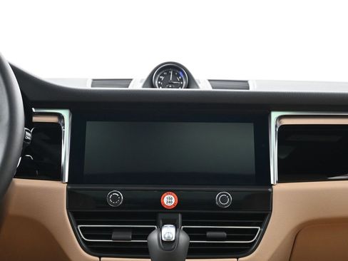 Used 2026 Porsche Macan image 11