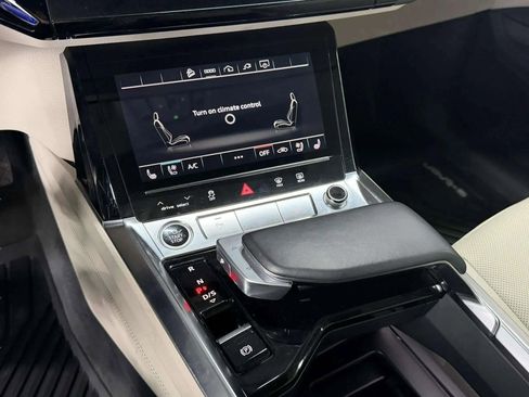 Used 2022 Audi e-tron Premium Plus image 20