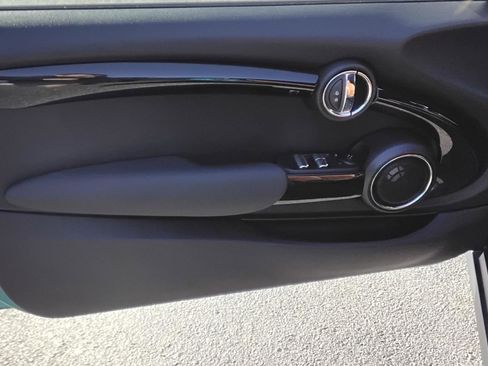 Used 2017 MINI Cooper S image 16