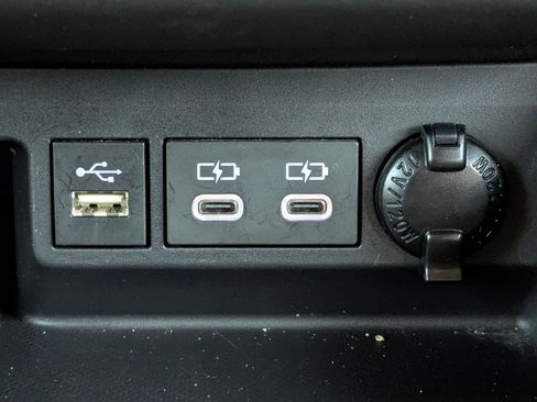 Used 2025 Toyota Highlander XLE FWD image 27