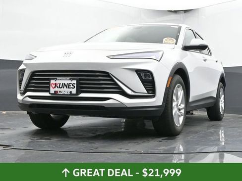 Used 2025 Buick Envista Preferred image 46