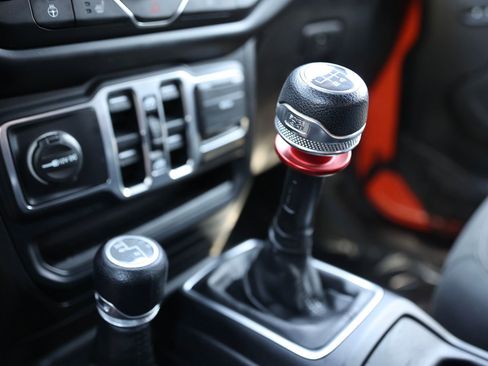 Used 2018 Jeep Wrangler Unlimited Sport S AWD/4WD image 30