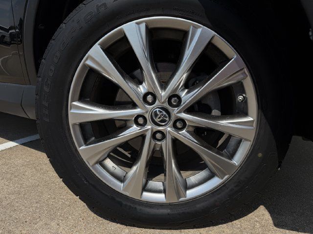 Used 2018 Toyota RAV4 Limited FWD image 9