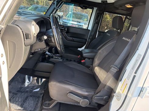 Used 2018 Jeep Wrangler Unlimited Sahara AWD/4WD image 14
