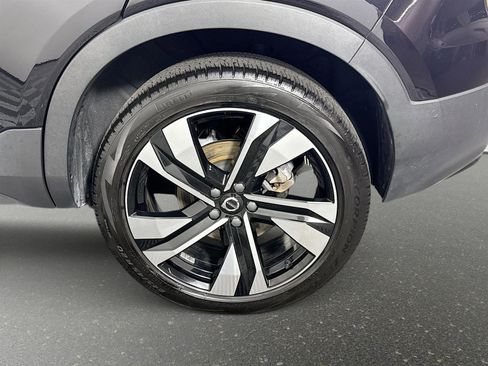 Used 2023 Volvo XC40 B5 Ultimate w/ Protection Package Premier image 34