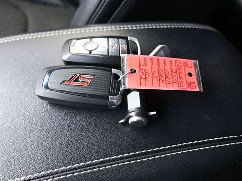 Used 2019 Ford Edge ST w/ Convenience Package image 9