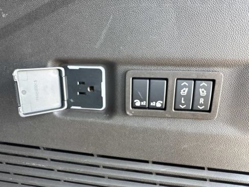 Used 2024 GMC Yukon XL Denali RWD image 14