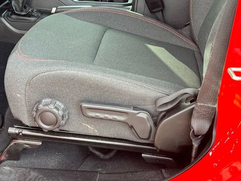 Used 2025 Jeep Wrangler Unlimited Rubicon AWD/4WD image 24