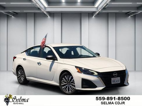 Used 2025 Nissan Altima 2.5 SV FWD image 1