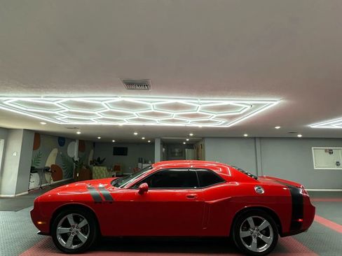 Used 2010 Dodge Challenger R/T image 3