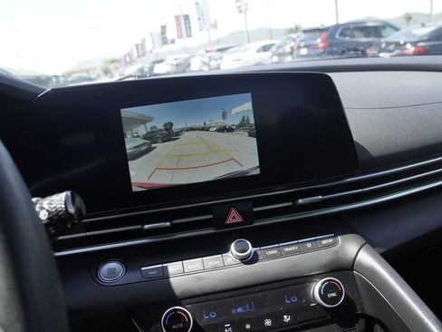 Used 2024 Hyundai Elantra SEL FWD image 13