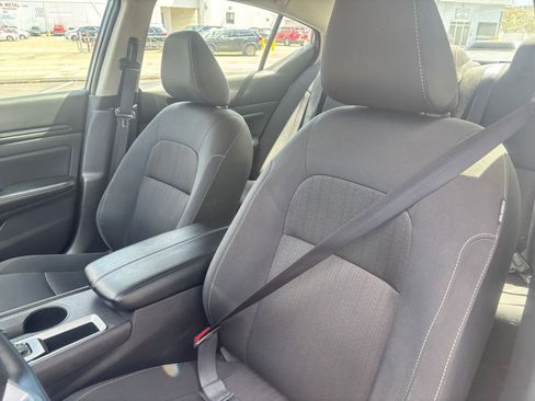 Used 2025 Nissan Altima 2.5 SV FWD image 34