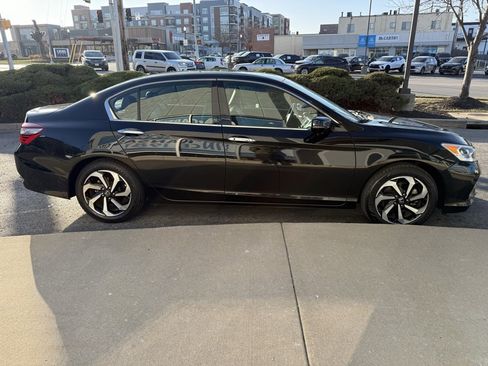 Used 2017 Honda Accord EX-L image 4