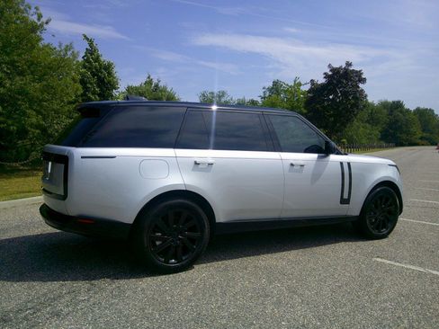 Used 2024 Land Rover Range Rover Long Wheelbase SE AWD/4WD image 7